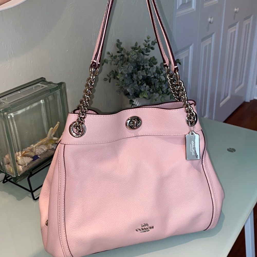 Coach Lexi Chain Shoulder Bag